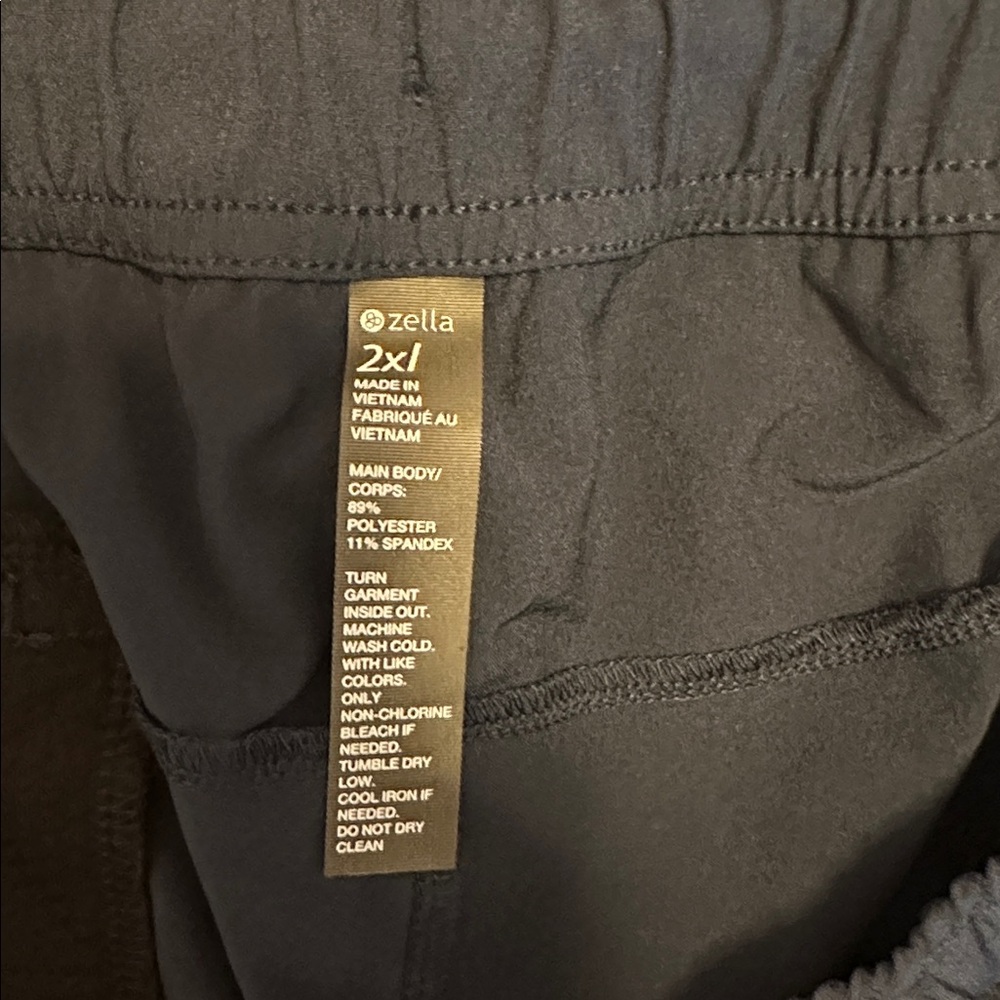 Zella Navy Performance Shorts - Picture 2 of 3